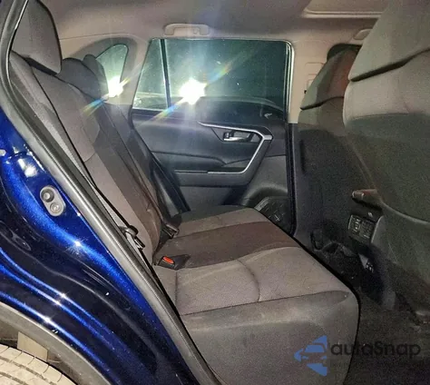 2019 Toyota Rav4 Xle z USA, uszkodzony, nr VIN JTMW1RFV6KD015998